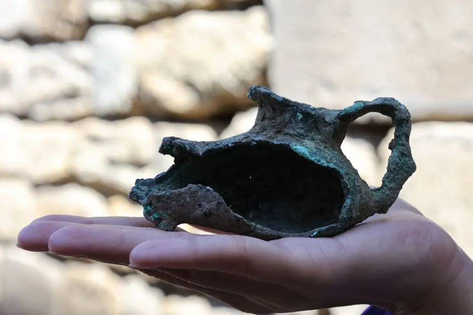 Anatomie d'une fibule : petit objet, grande histoire